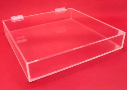 caja con tapa y bisagras de metacrilato